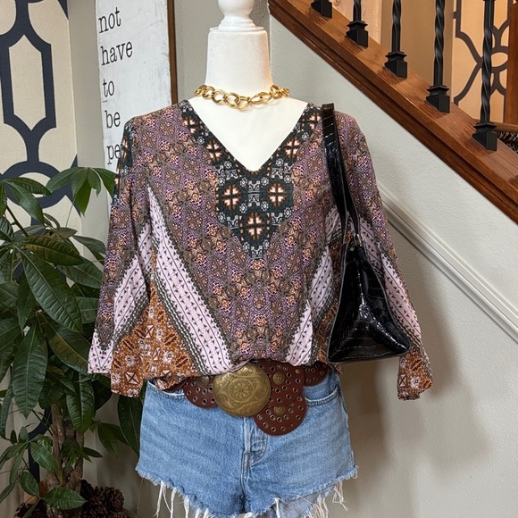 crosby. Tops - Bohemian V-Neck Patterned Top 🤩